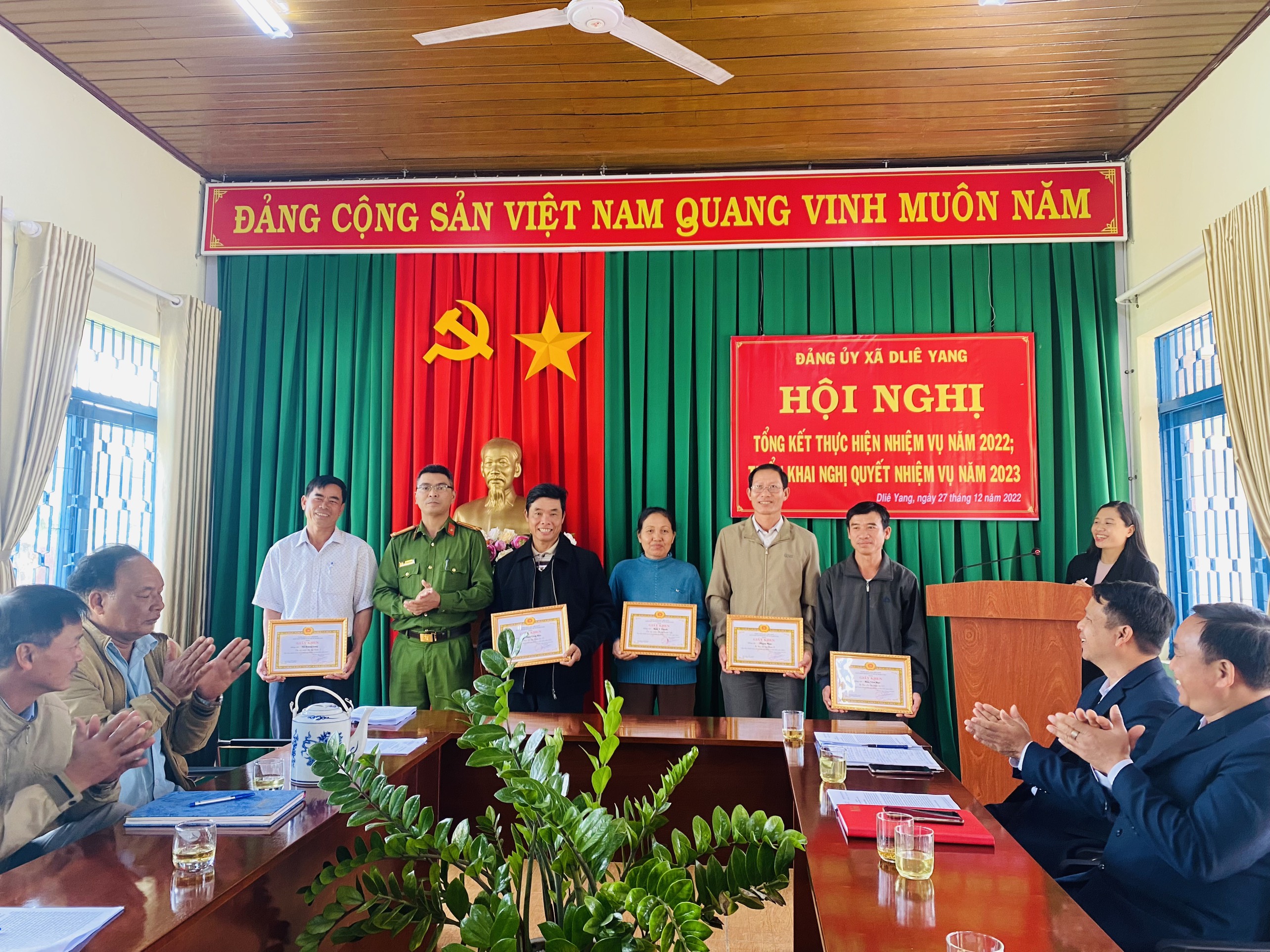 Đảng uỷ xã Dliê Yang: Hội nghị tổng kết thực hiện nhiệm vụ năm 2022, triển khai Nghị quyết nhiệm vụ năm 2023.